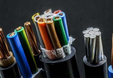 ویژگی های سیم و کابل دریایی کدام است؟