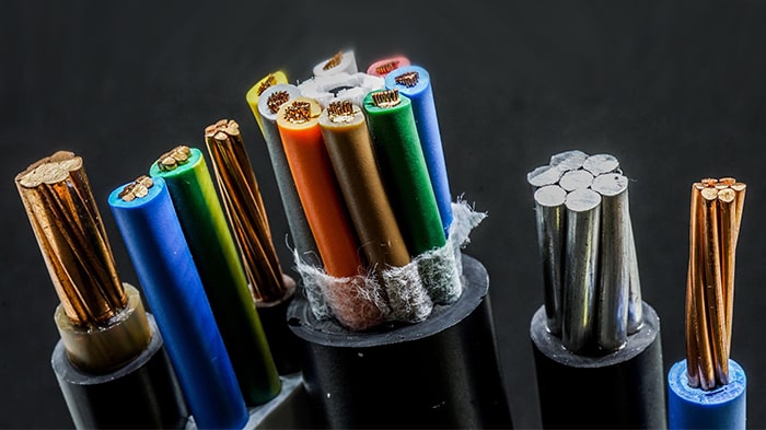 ویژگی های سیم و کابل دریایی کدام است؟